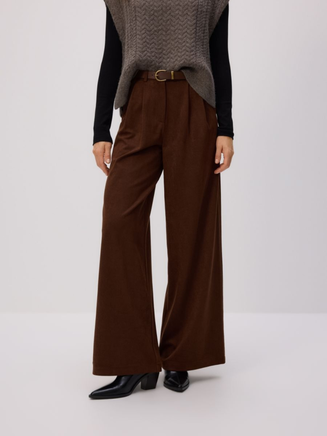 מכנסיים מתרחבים עם חגורה