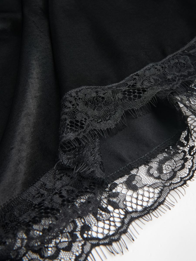 חצאית מיני עם גימור תחרה