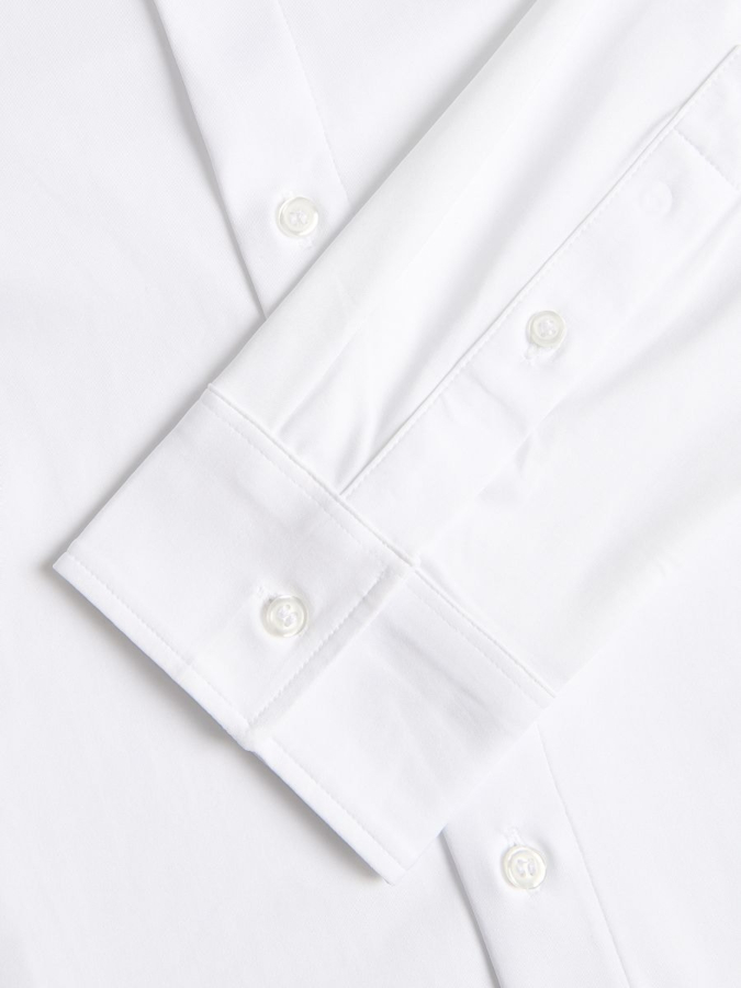 חולצה בגזרת  Slim Fit