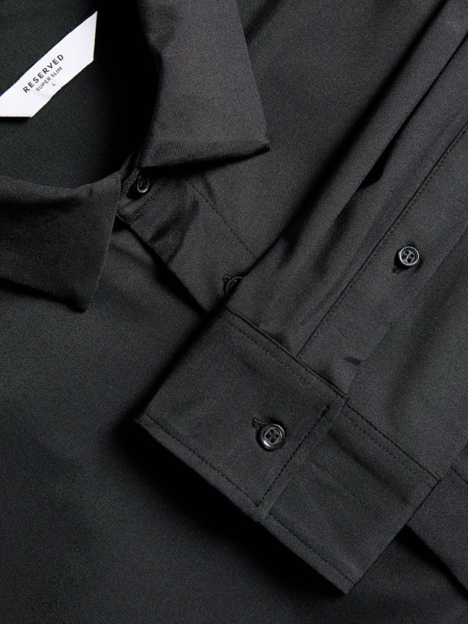 חולצה בגזרת  Slim Fit