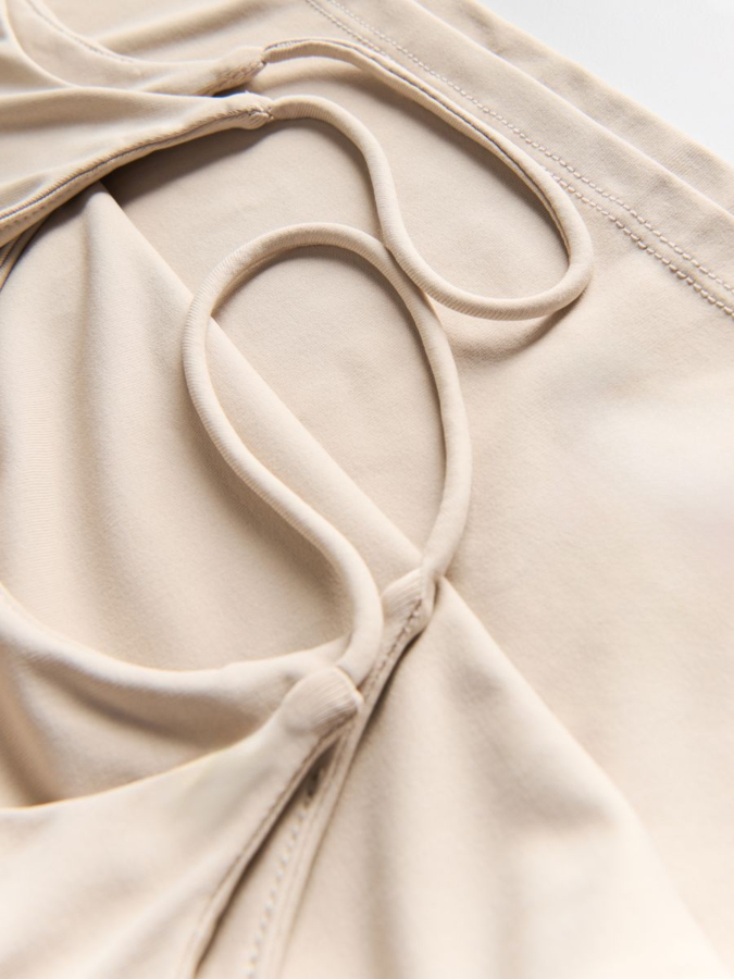 גופיית כתפיות חלקה צמודה