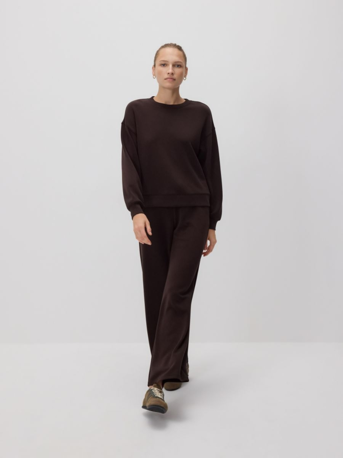 סווטשירט משולב בד מודל