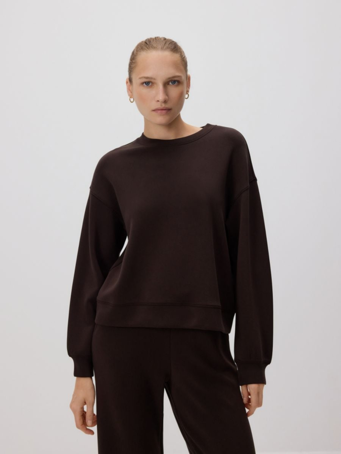 סווטשירט משולב בד מודל