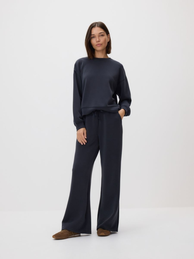 סווטשירט משולב בד מודל