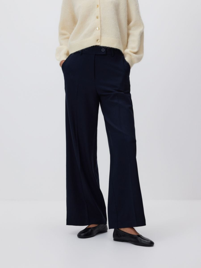 מכנס מחויטים עם קפל