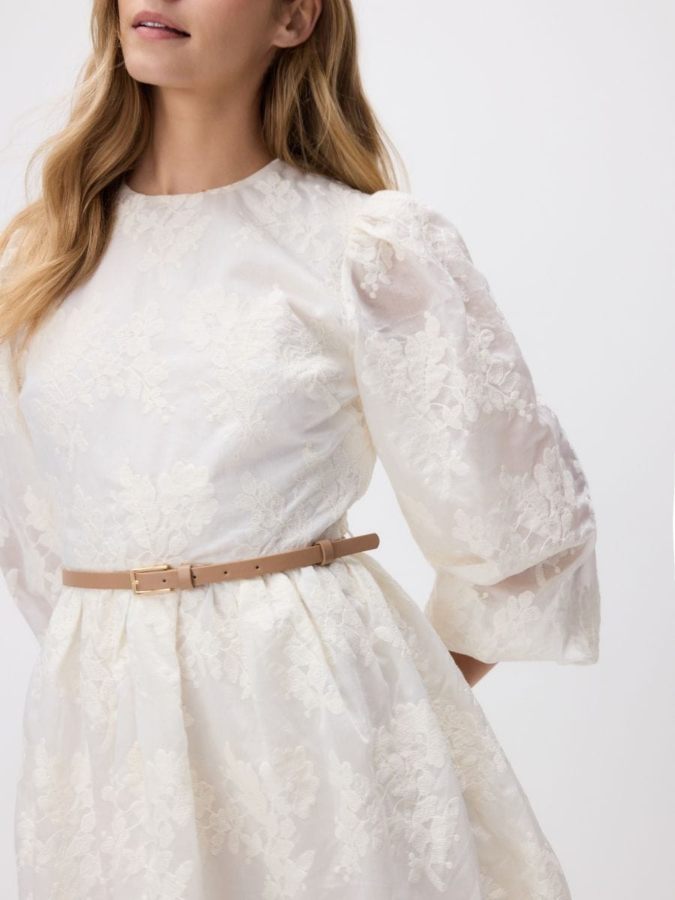 שמלת מיני עם חגורה