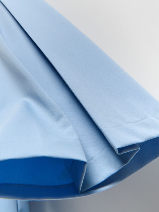 מכנסיים עם קפלים וחגורה