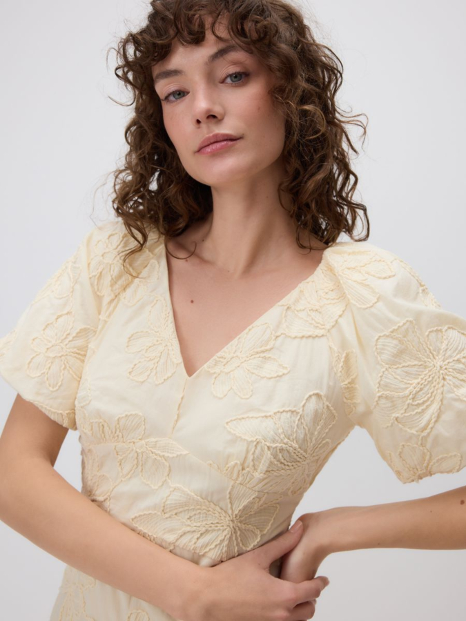 שמלת כותנה עם רקמה