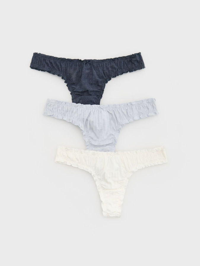 שלושה זוגות חוטיני