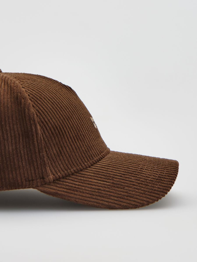 כובע קורדרוי עם רקמת דובי