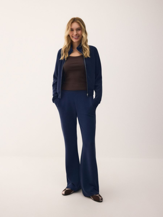 סווטשירט עם רוכסן וצווארון עומד