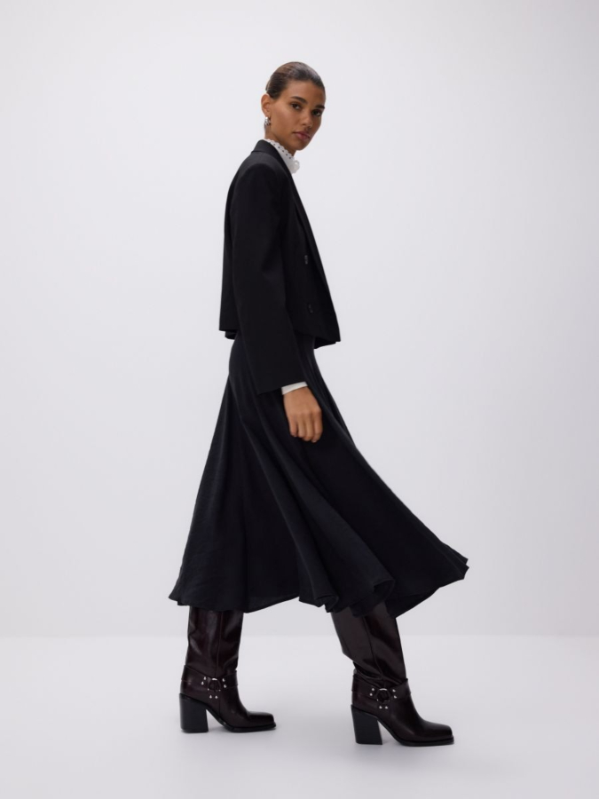 חצאית מידי מתרחבת מודל