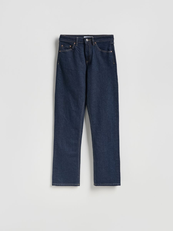 ג'ינס בגזרה ישרה