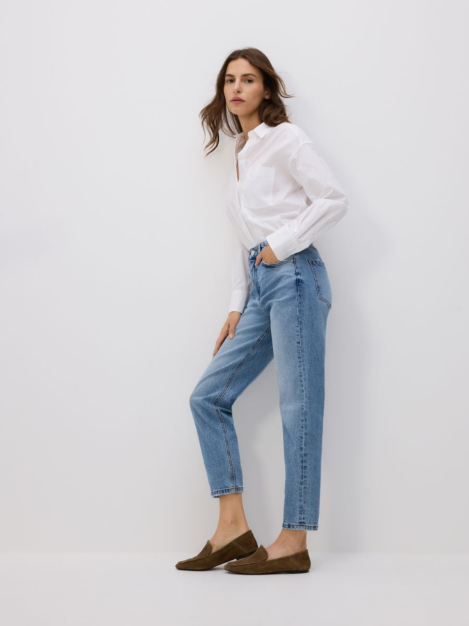 ג'ינס mom fit בגזרה צרה