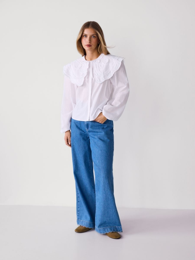 חולצה עם צווארון מעוצב