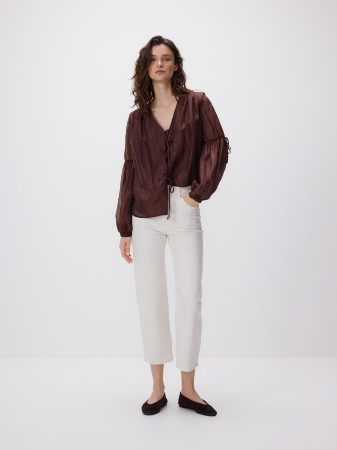 חולצה עם קשירה