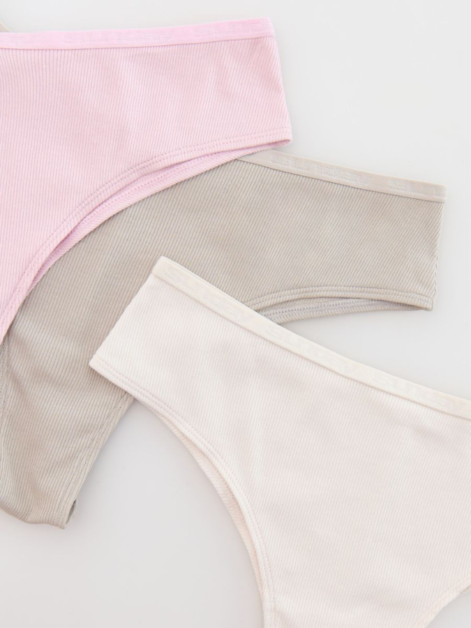 שלישיית תחתונים בגזרת ברזילאי