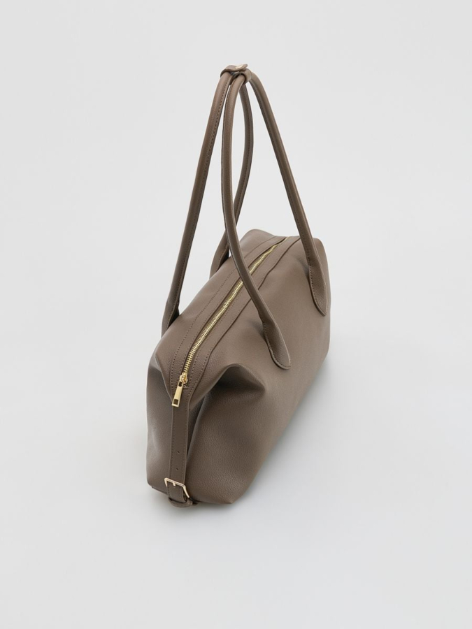 תיק עם רצועות