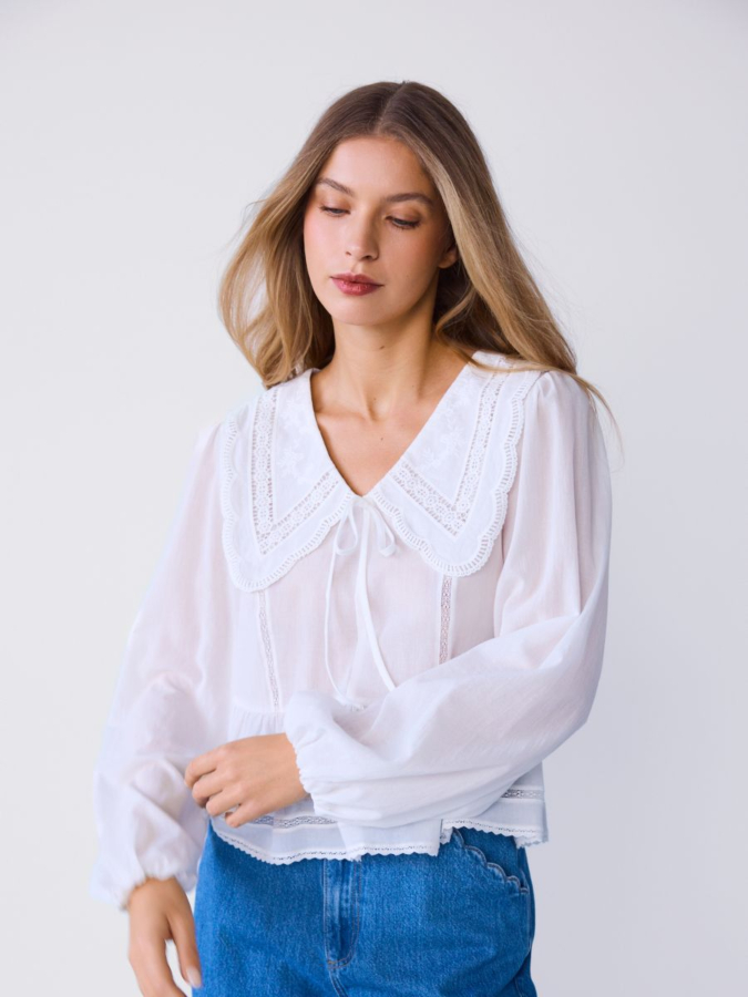 טופ עם צווארון מעוצב