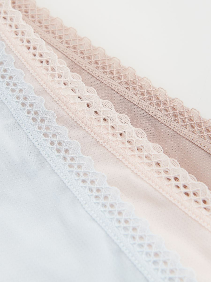 שלישיית תחתונים ברזילאים