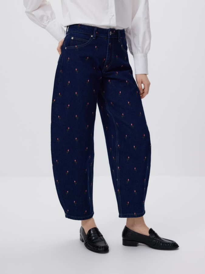 ג'ינס בגזרת Barrel עם רקמה