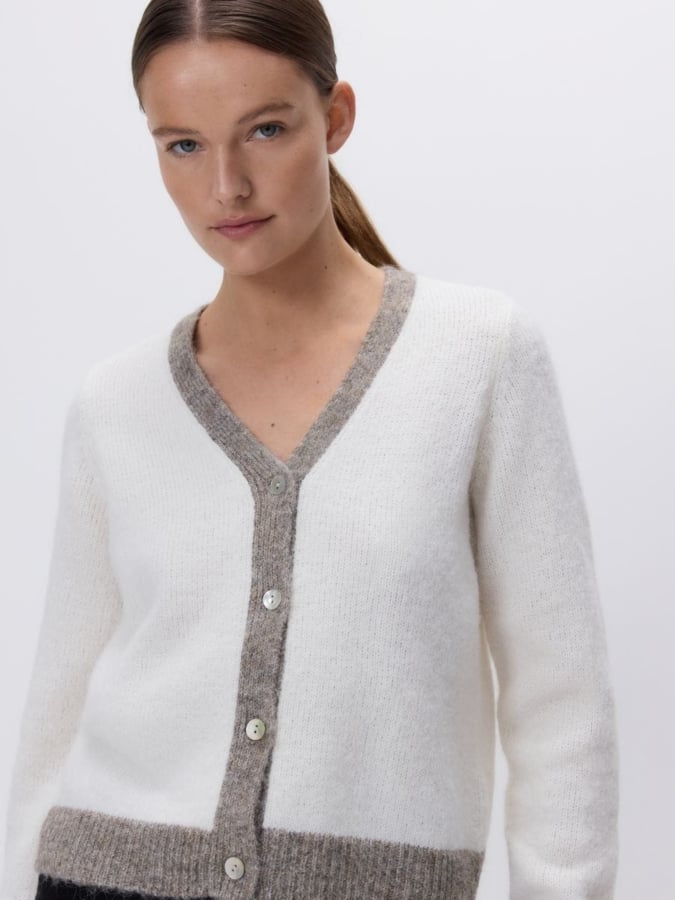 קרדיגן וי סיומת מנוגדת