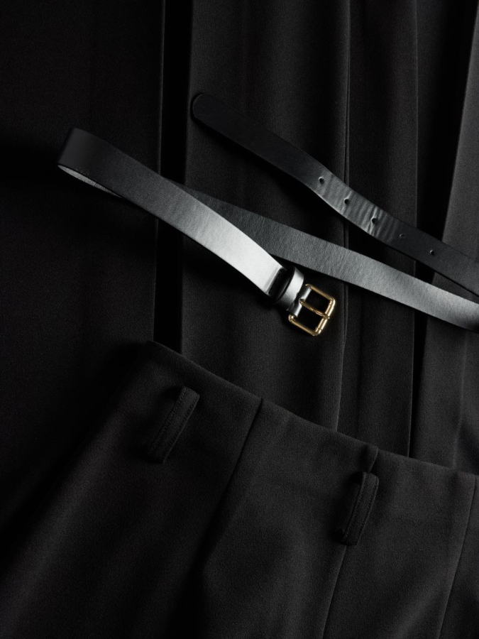 מכנסיים רחבים מקופלים