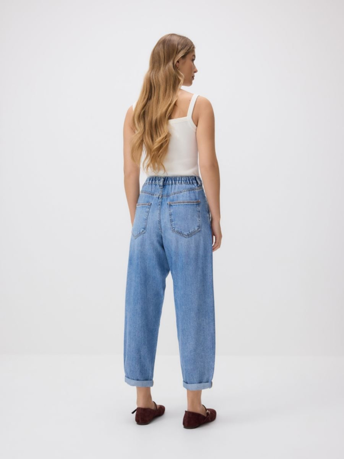 ג'ינס בגזרת Barrel