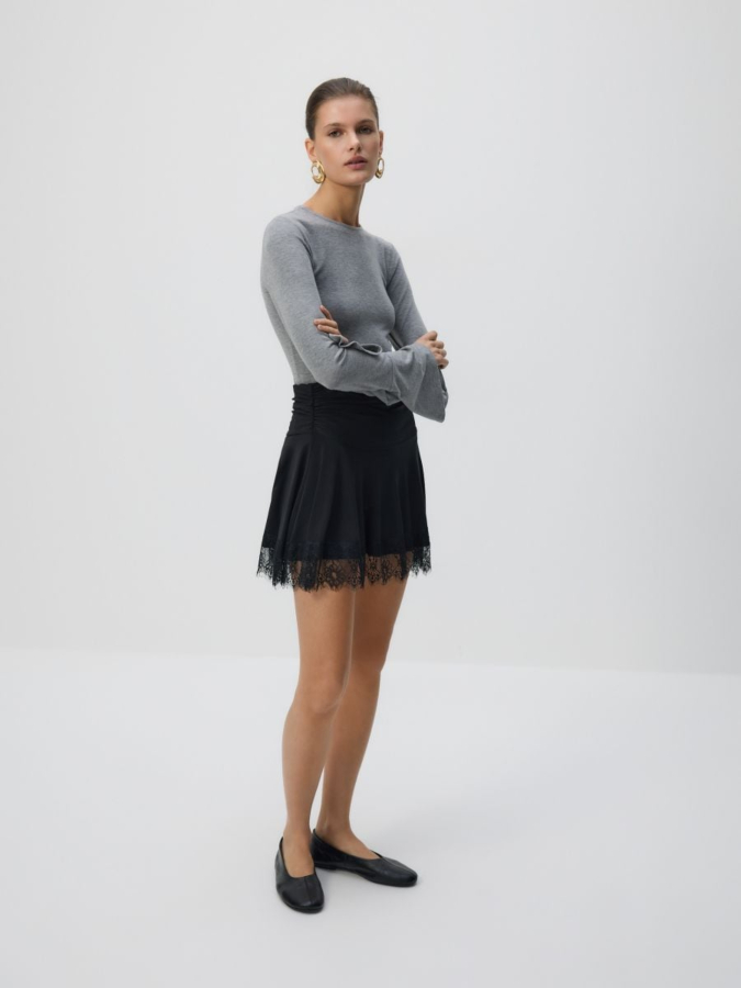 חצאית מיני עם תחרה