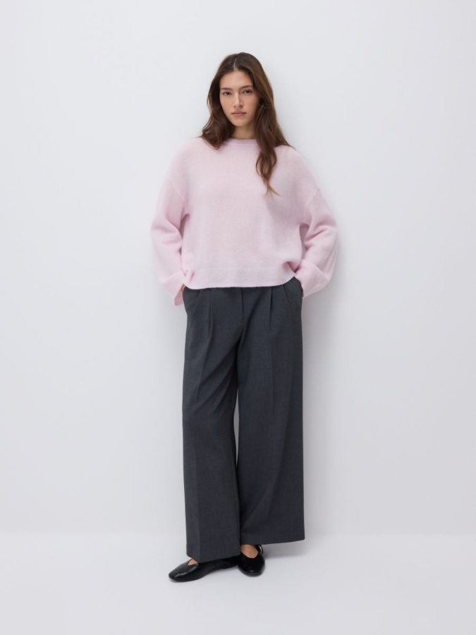 מכנסיים רחבים עם קפלים