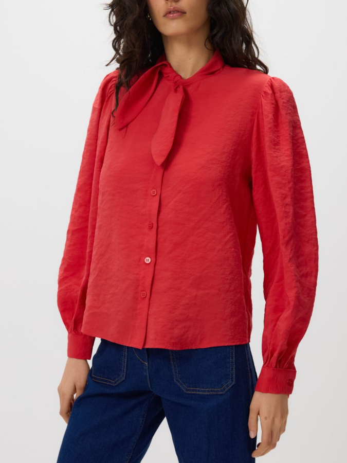 חולצת מודל עם קשירה