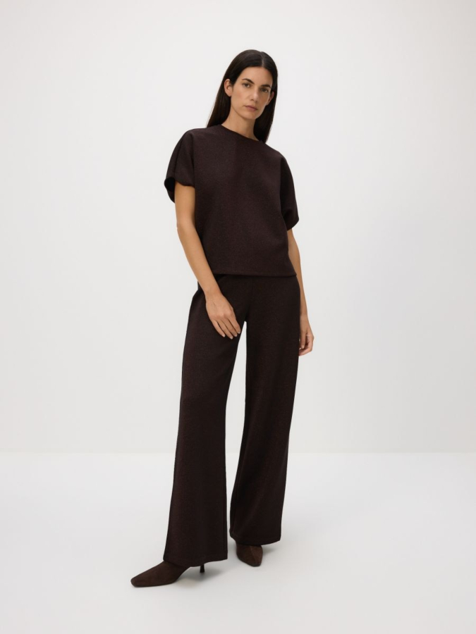 טי שירט עם חוט מטאלי