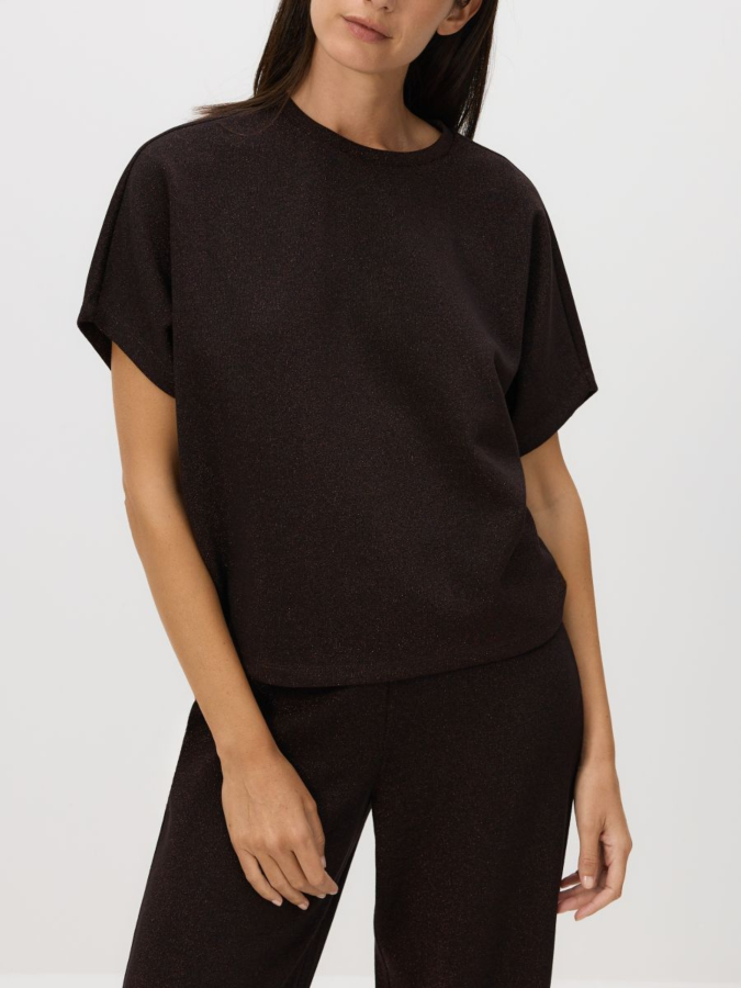 טי שירט עם חוט מטאלי