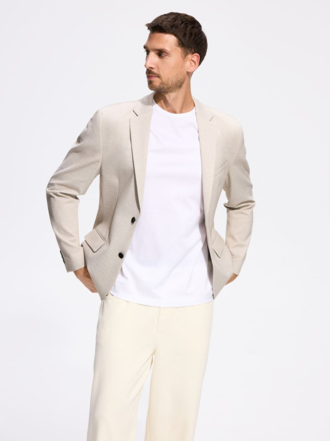 בלייזר בגזרת Slim Fit