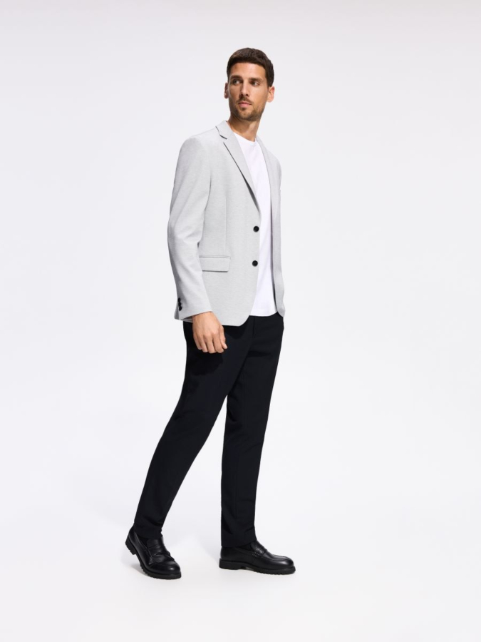 בלייזר בגזרת Slim Fit