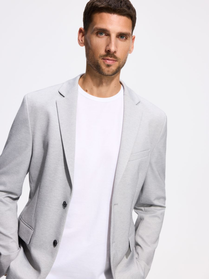בלייזר בגזרת Slim Fit