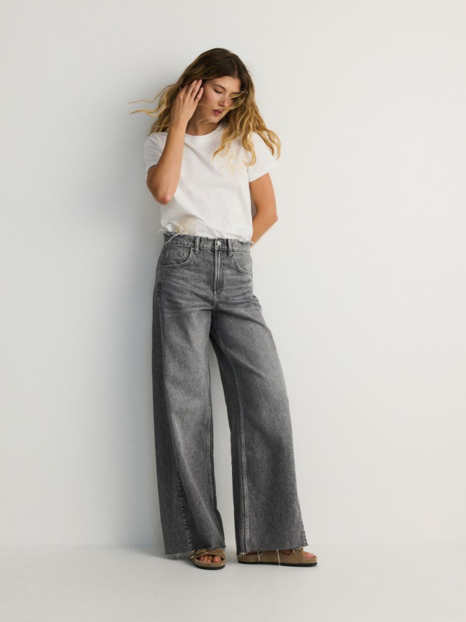 טי שירט בשילוב רקמה