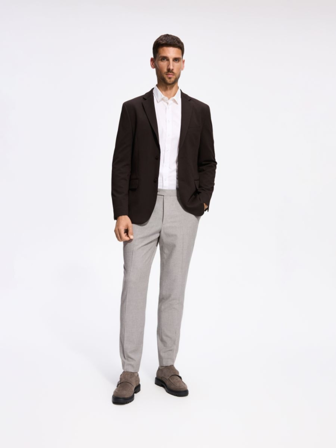 בלייזר בגזרת Slim Fit