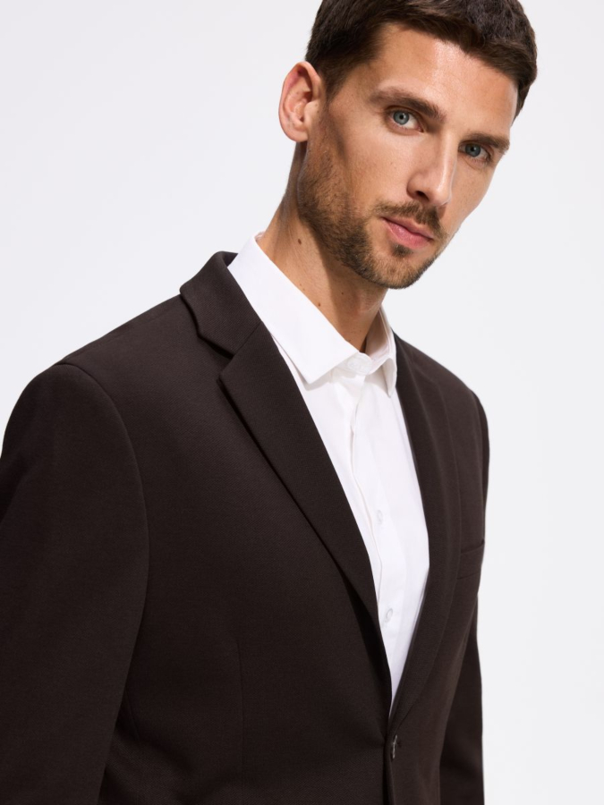 בלייזר בגזרת Slim Fit