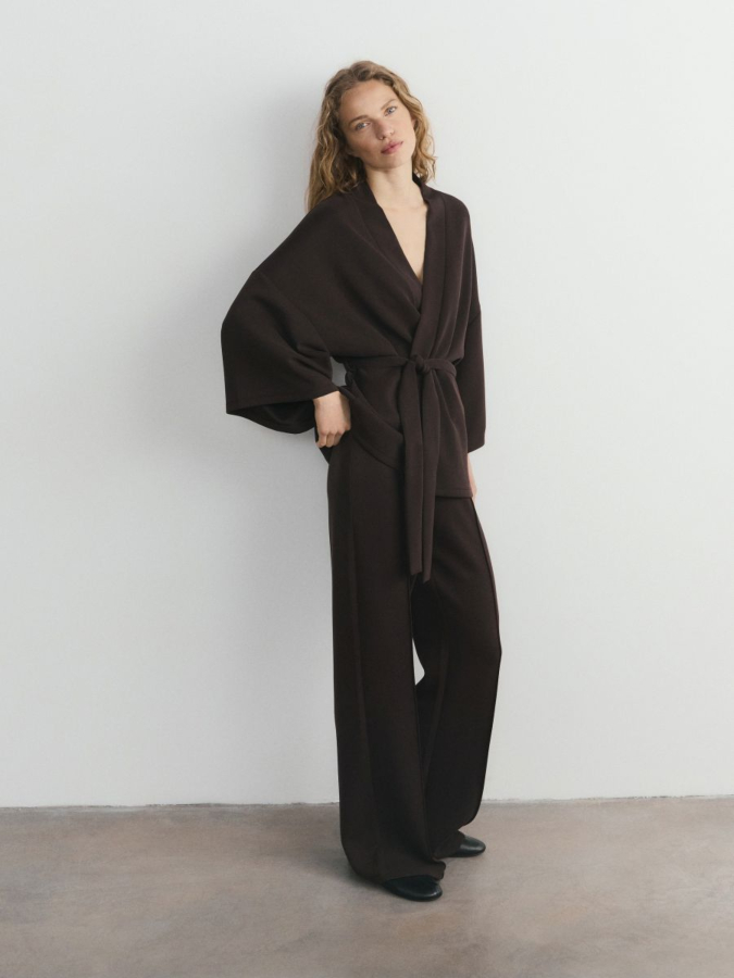 מכנסי מודל רחבים