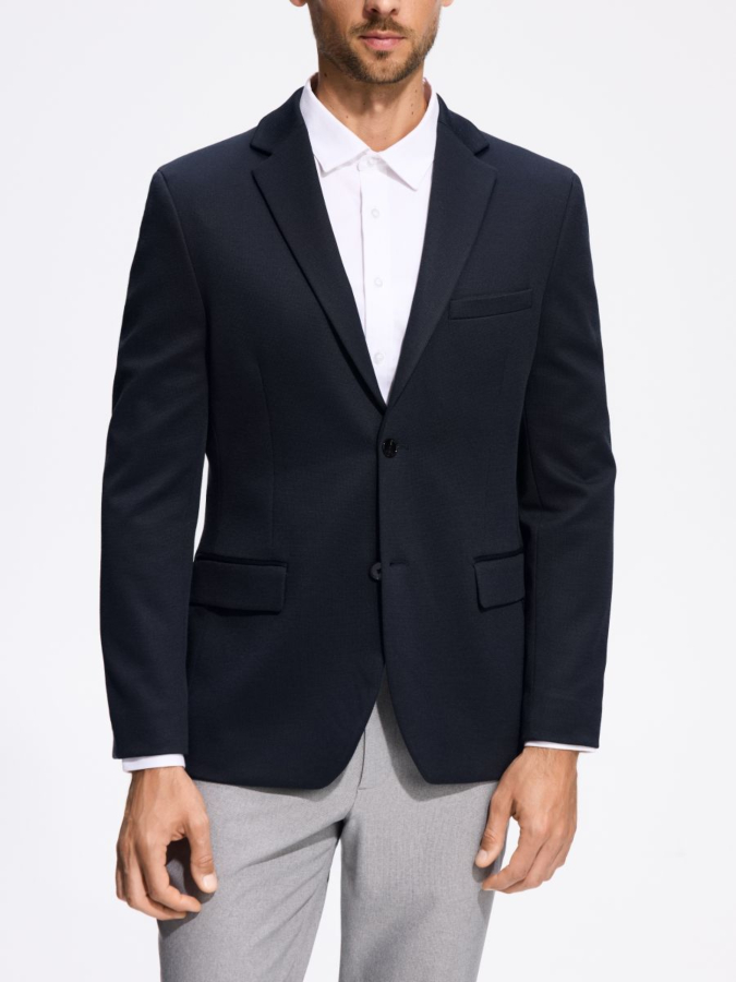 בלייזר בגזרת Slim Fit