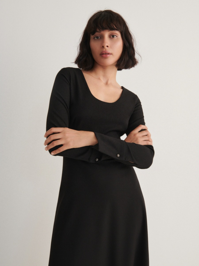 שמלה קלאסית שחורה