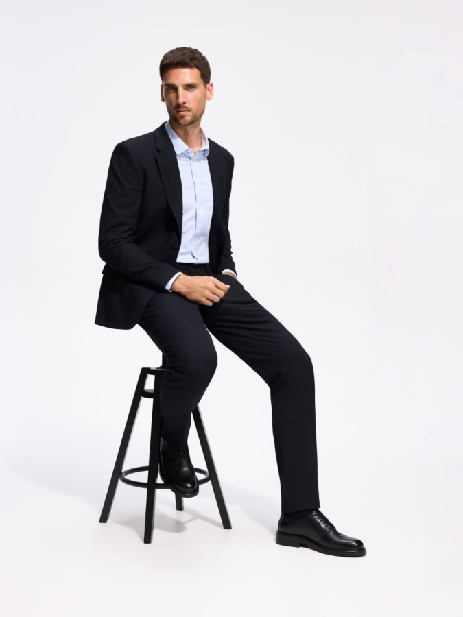 מכנסי מחוייטים בגזרת Slim Fit