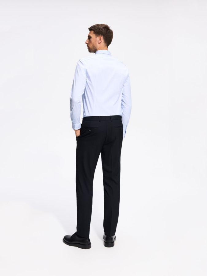 מכנסי מחוייטים בגזרת Slim Fit