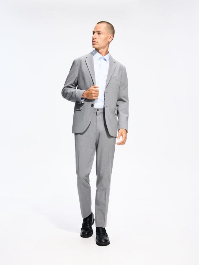 מכנסי מחוייטים בגזרת Slim Fit