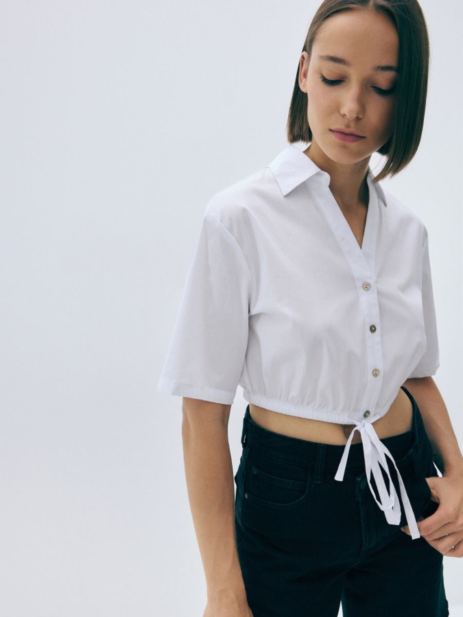 חולצת קרופ עם קשירה