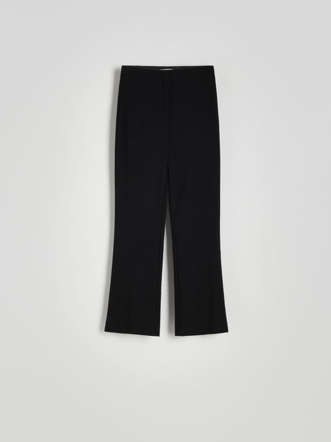 מכנסיים מתרחבים עם שסע