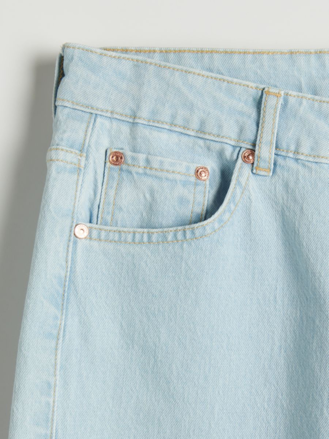 מכנסי ג'ינס בגזרה ישרה