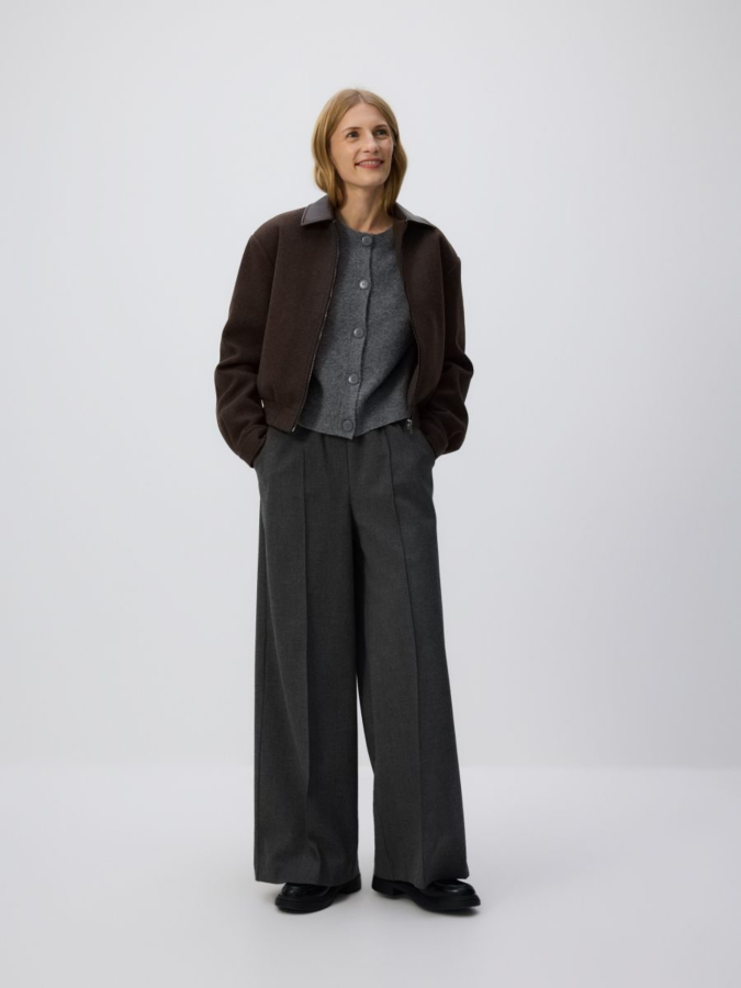 מכנסי מתרחבים עם קפל מגוהץ