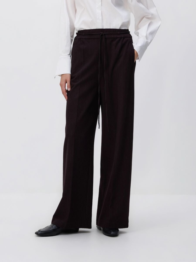 מכנסיים רחבים עם קפל